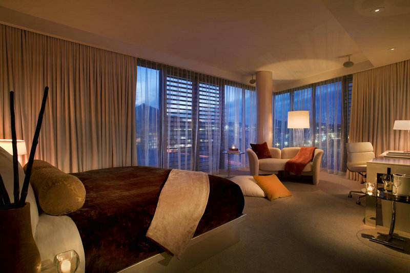 漂亮女子疑因与男同事吃饭遭丈夫殴打致死 曾频遭家暴 漂亮女子疑因与男同事吃饭遭丈夫殴打致死 曾频遭家暴